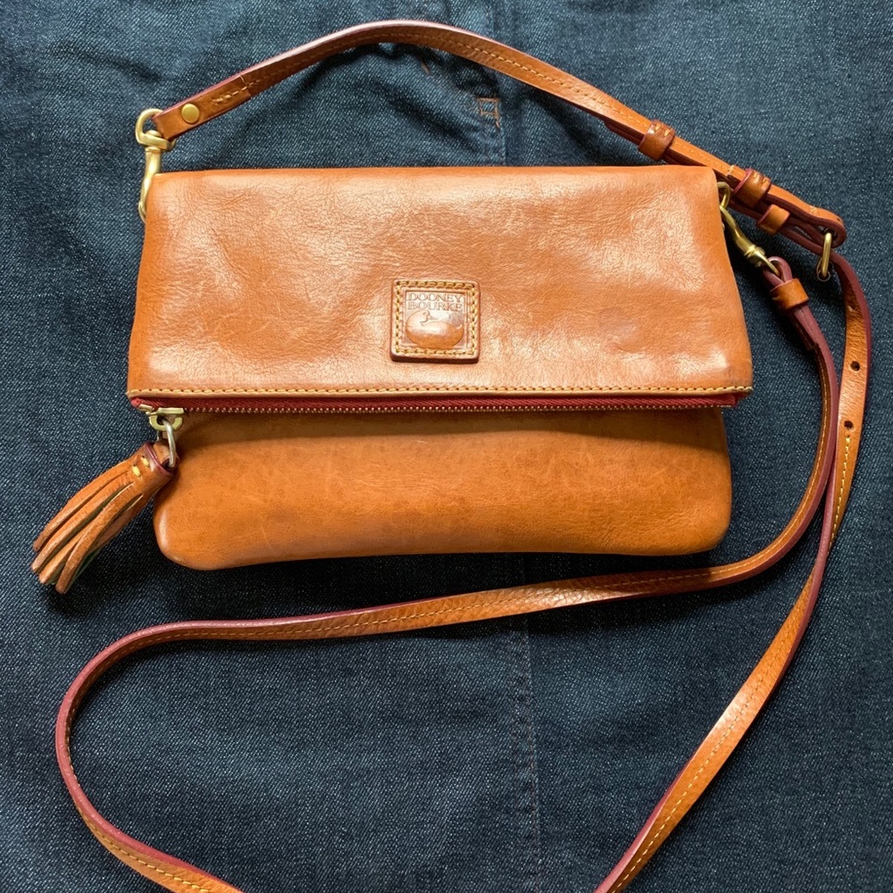 EUC ❤️ Dooney & Bourke ❤️ Leather Crossbody Bag!!